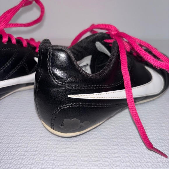 Nike Youth Soccer Cleats Black White Pink Laces Size 13.5 Soccer Shoes‎ - Picture 8 of 8